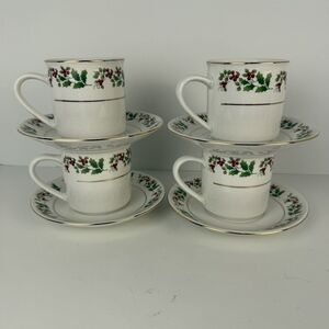 Gibson Holiday Gold / Christmas Charm Delight Holiday Harmony 4 Cups/4 Saucers B